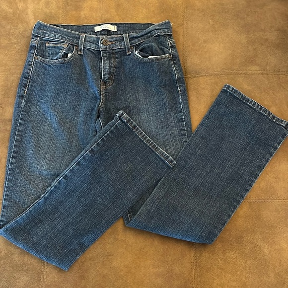 Levi’s Bootcut Jeans - Picture 2 of 3